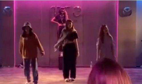 吃瓜跳舞女孩视频完整版