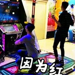 五个男的跳舞吃瓜视频在线观看,在线观看笑翻天