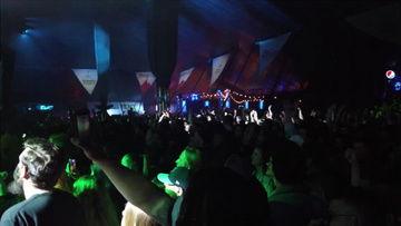 蹦迪吃瓜视频素材无水印,瓜味十足，无水印视频带你领略狂欢魅力