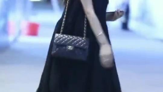 吃瓜视频街拍图片素材高清,高清吃瓜视频街拍，捕捉城市生活百态