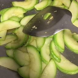 小瓜怎么做吃美食的视频