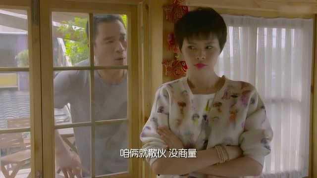 情侣吵架旁人吃瓜视频播放,围观群众纷纷吃瓜，视频播放量飙升！