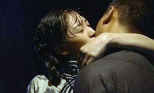 吻戏大型吃瓜现场视频,太刺激了！