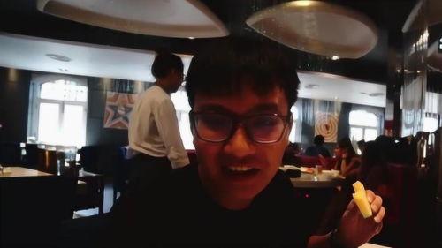 韩国人来到中国吃瓜视频,体验地道美食与文化魅力