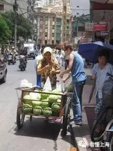 上海徐汇吃瓜事件视频最新,视频揭露惊人真相，网友热议不断