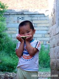 帅哥吃瓜照片真实高清视频,帅哥吃瓜瞬间，真实画面引网友热议