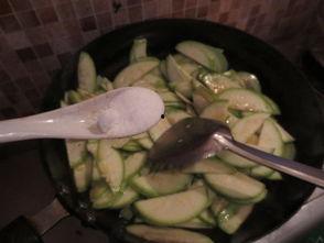 茭瓜可以怎么炒着吃呢视频,茭瓜炒制多款佳肴攻略