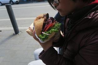 小树林公园吃瓜事件视频,一场引发热议的街头冲突