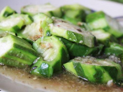 雨天的泥路吃瓜视频,趣味横生的乡村生活瞬间